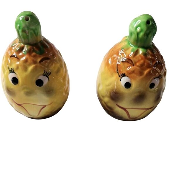 Vtg Ceramic Pineapple Salt Pepper Shakers anthropomorphic whimsical fruit - Picture 1 of 4